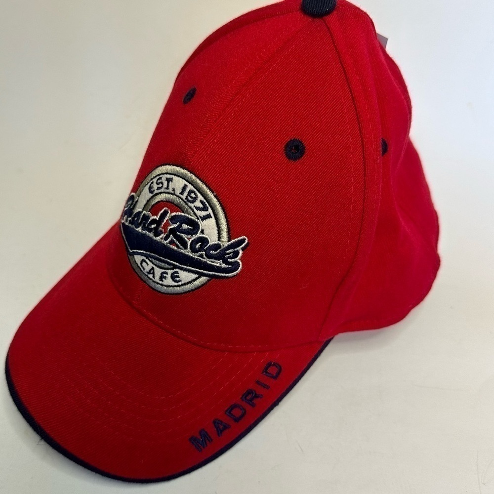 New NWT Hard Rock Cafe Madrid Hat Cap Men’s One Size Red Stretch Fit Embroidered
